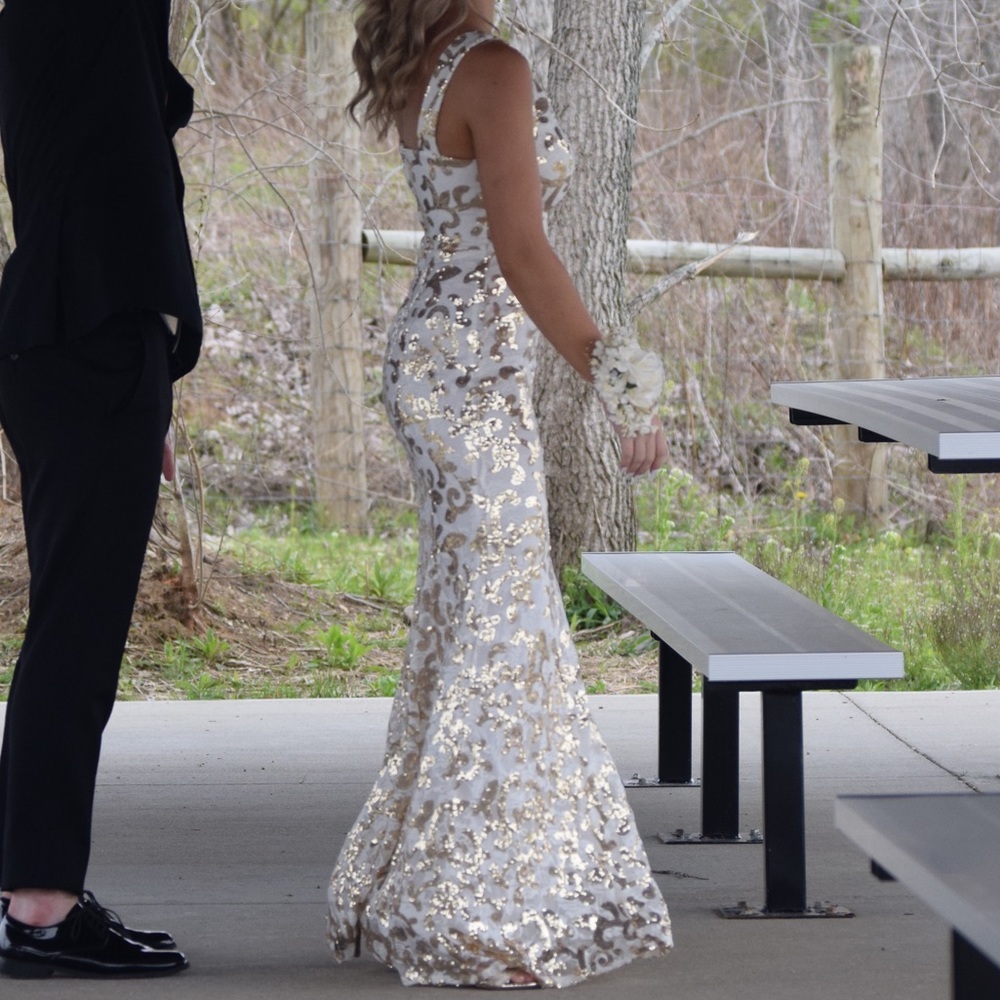 PROM DRESS - Picture 2 of 4